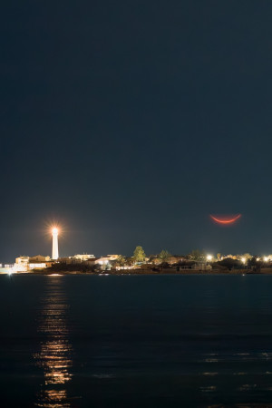 Il falcetto di Luna e il faro di Punta Secca (RG)_20260320